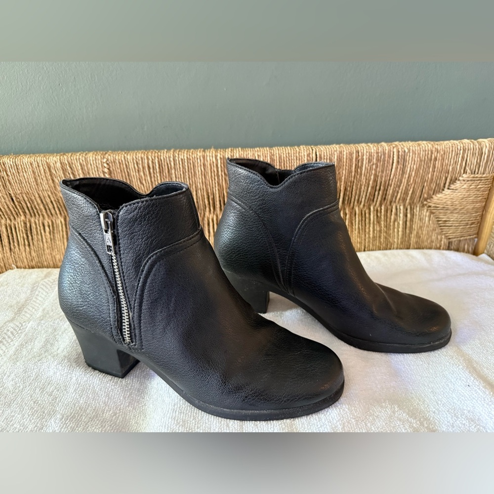 Aerosoles Black  Ankle Boots - size 8
